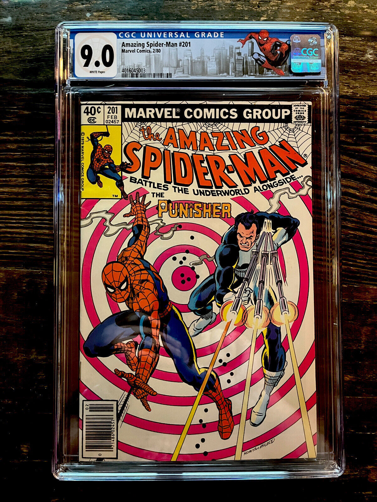 White Pages! Spidey Label! Newsstand! Amazing Spider-Man #201 CGC 9.0 - Punisher