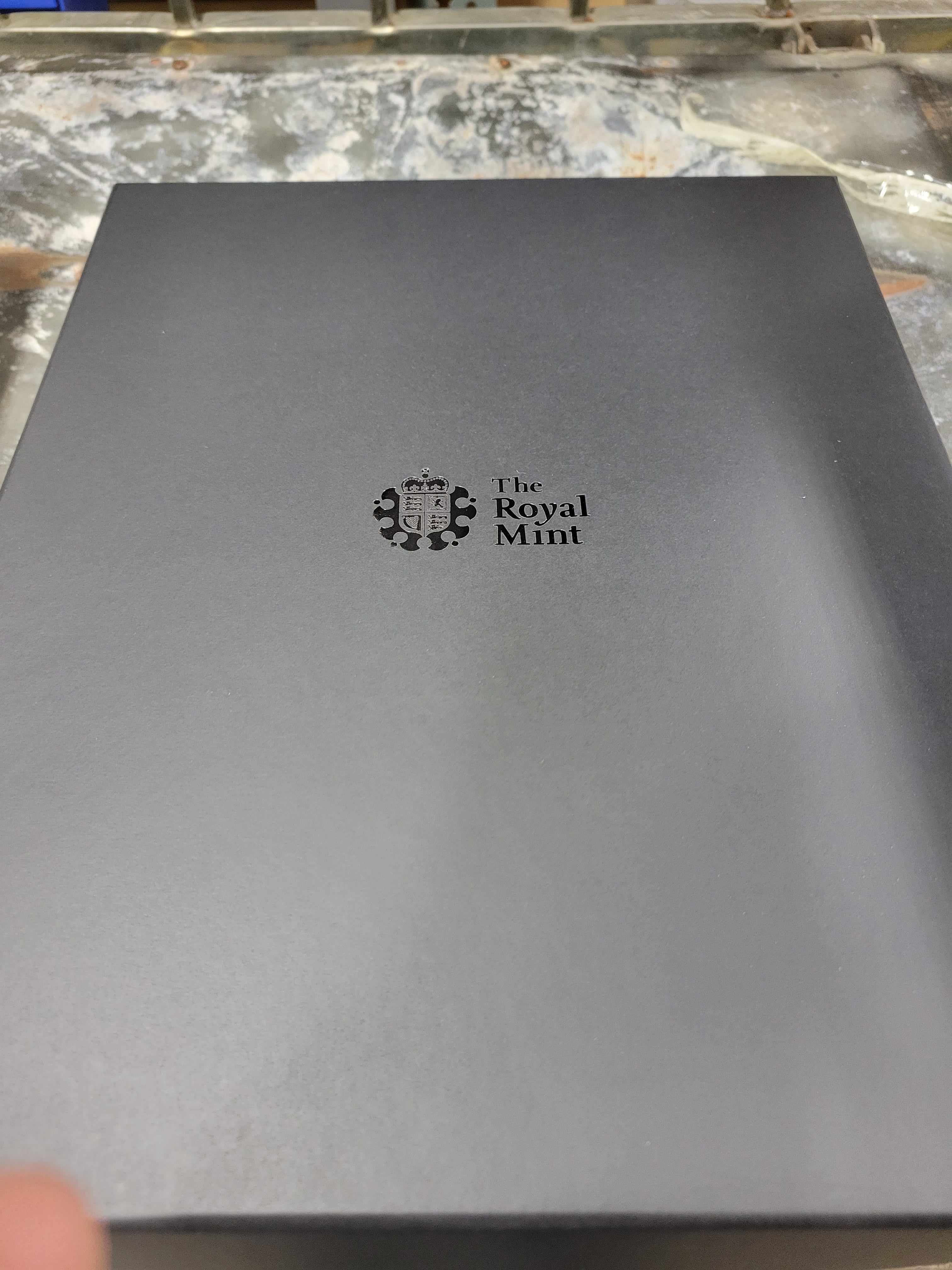 2019 Una and the Lion 2 Kilo Silver Proof Coin -  The Great Engravers Collection