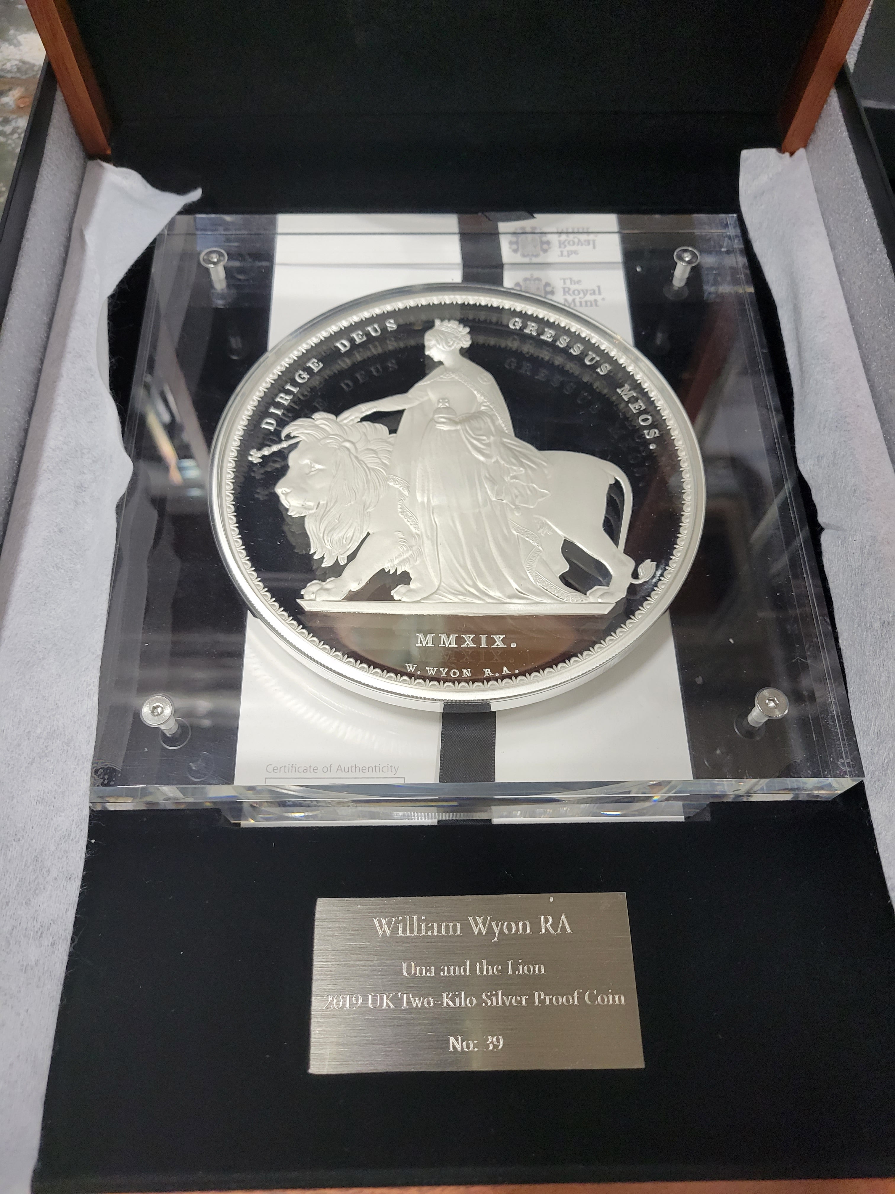 2019 Una and the Lion 2 Kilo Silver Proof Coin -  The Great Engravers Collection