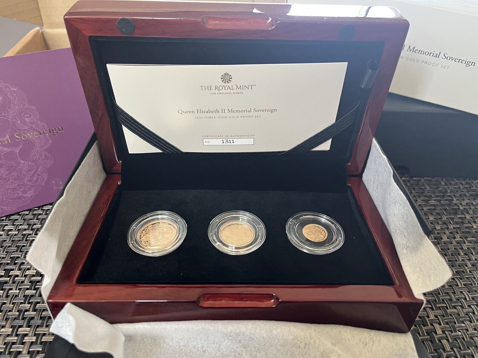 [In Hand] Queen Elizabeth II Memorial Sovereign 2022 Three Coin Gold Proof Set
