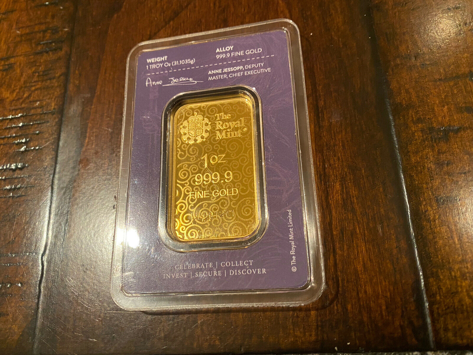 Una & the Lion 1 oz Gold Bar Minted