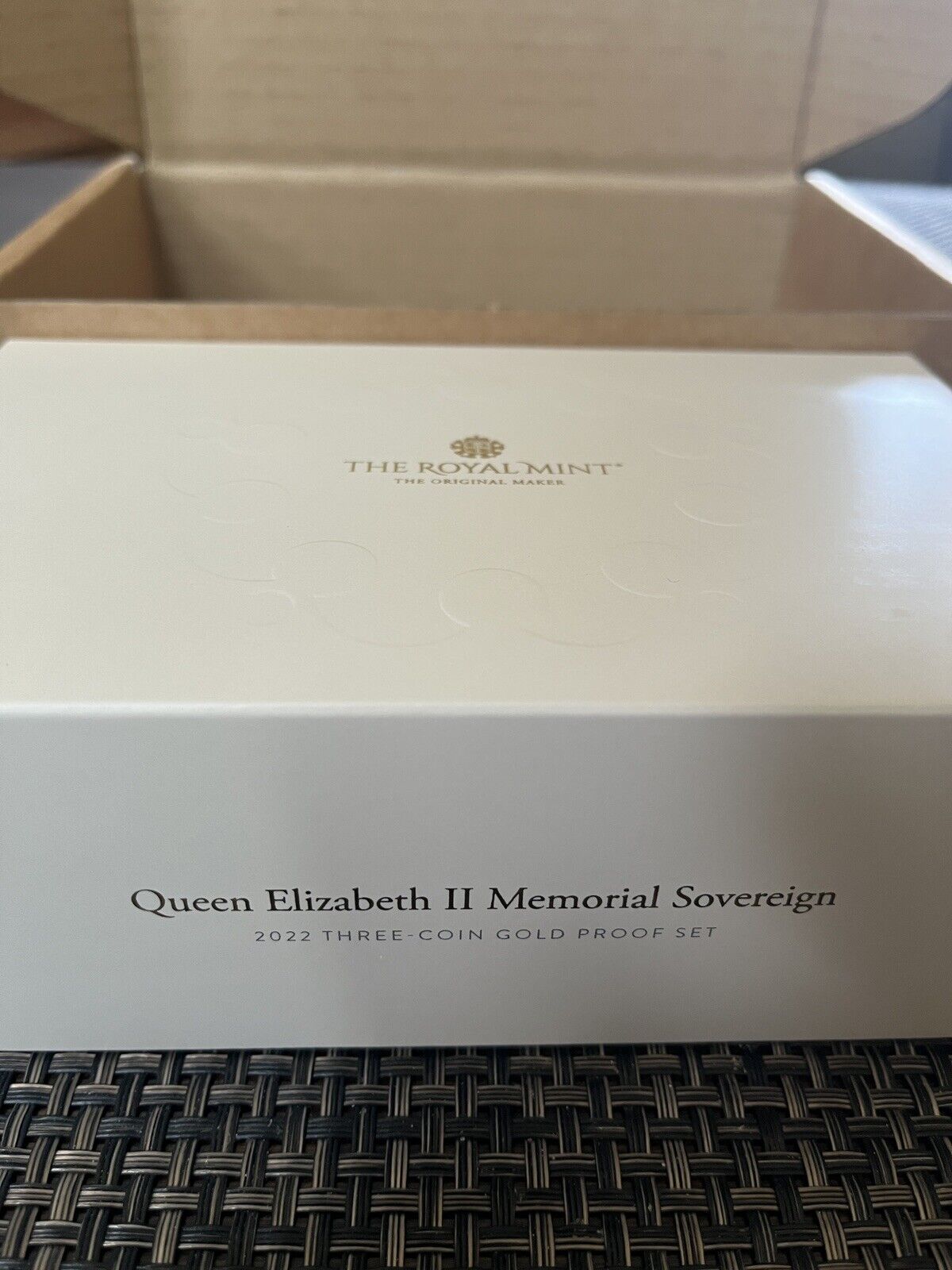 [In Hand] Queen Elizabeth II Memorial Sovereign 2022 Three Coin Gold Proof Set