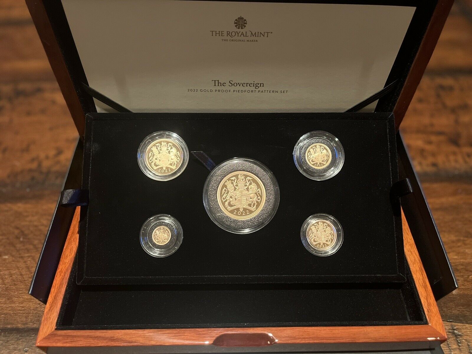 Only 70 VIP Sets Minted! 2022 Sovereign Gold Pattern Piedfort Set - Plain Edge